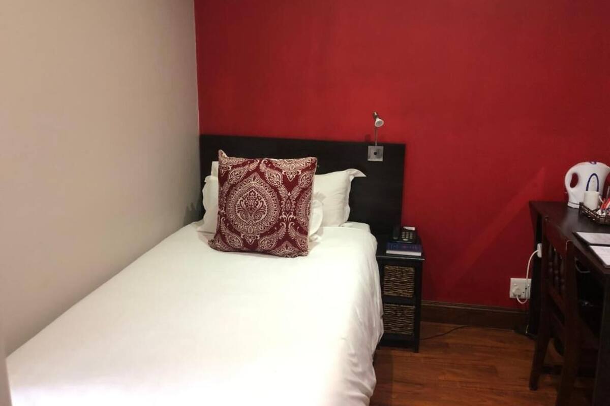 Standard Single Room | 1 bedroom, premium bedding, in-room safe, blackout drapes