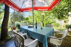 Villa (5 persons) | Outdoor dining - Villa Gorana- Apartments (Pula)