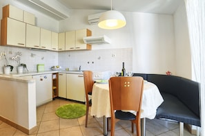 Villa (2 persons) | Eigene Küche | Großer Kühlschrank, Herdplatte, Kochgeschirr/Geschirr/Besteck