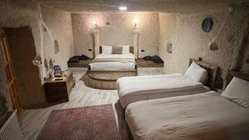 Habitación familiar | 1 habitación, sábanas de algodón egipcio y ropa de cama de alta calidad