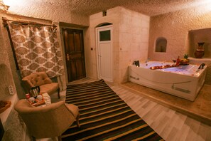 Premium Suite | Egyptian cotton sheets, premium bedding, individually decorated - Mia Cappadocia Cave Hotel (Nevsehir)