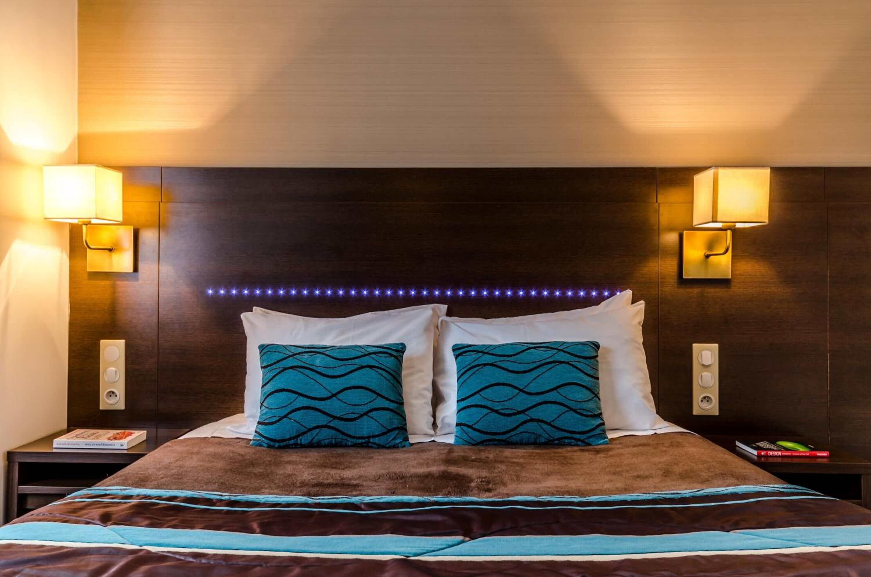 1 bedroom, select comfort beds, in-room safe, desk