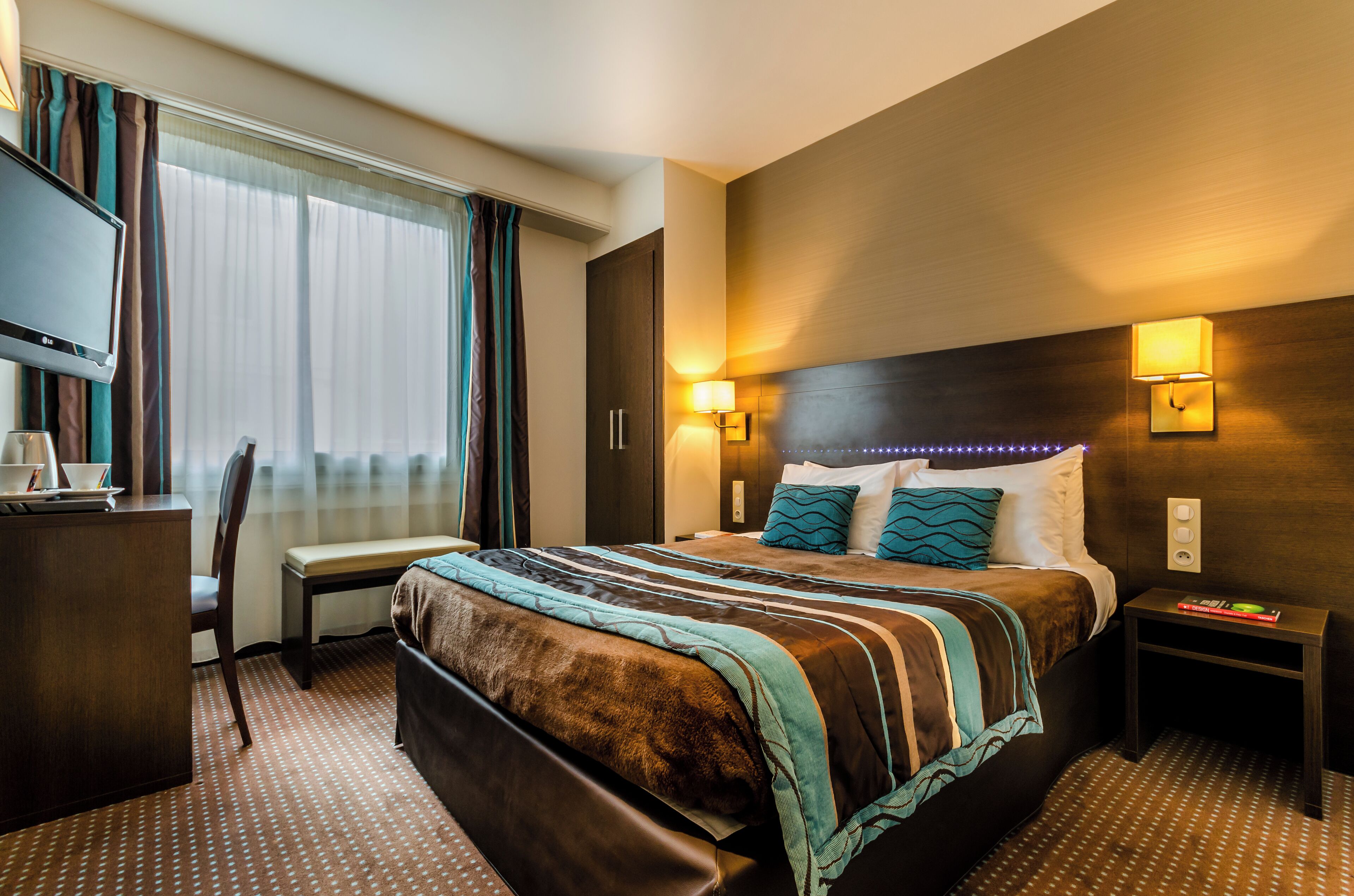 Select Comfort beds, in-room safe, desk, blackout drapes