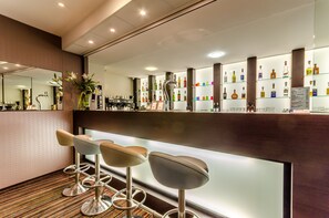 Bar (on property) - Helgon Hotel – Lourdes Pyrenees (Lourdes)