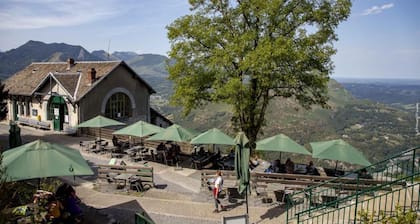 Helgon Hotel – Lourdes Pyrenees