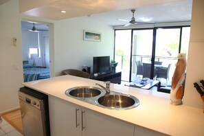 XStandard Apartment, 2 Bedrooms, Non Smoking, Kitchen (7 night saver) | Private kitchen