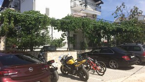 A two-story building with a balcony on the upper floor. - Logos Guesthouse (Okrug)