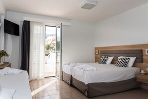 Superior Triple Studio with Garden View | Vista al jardín