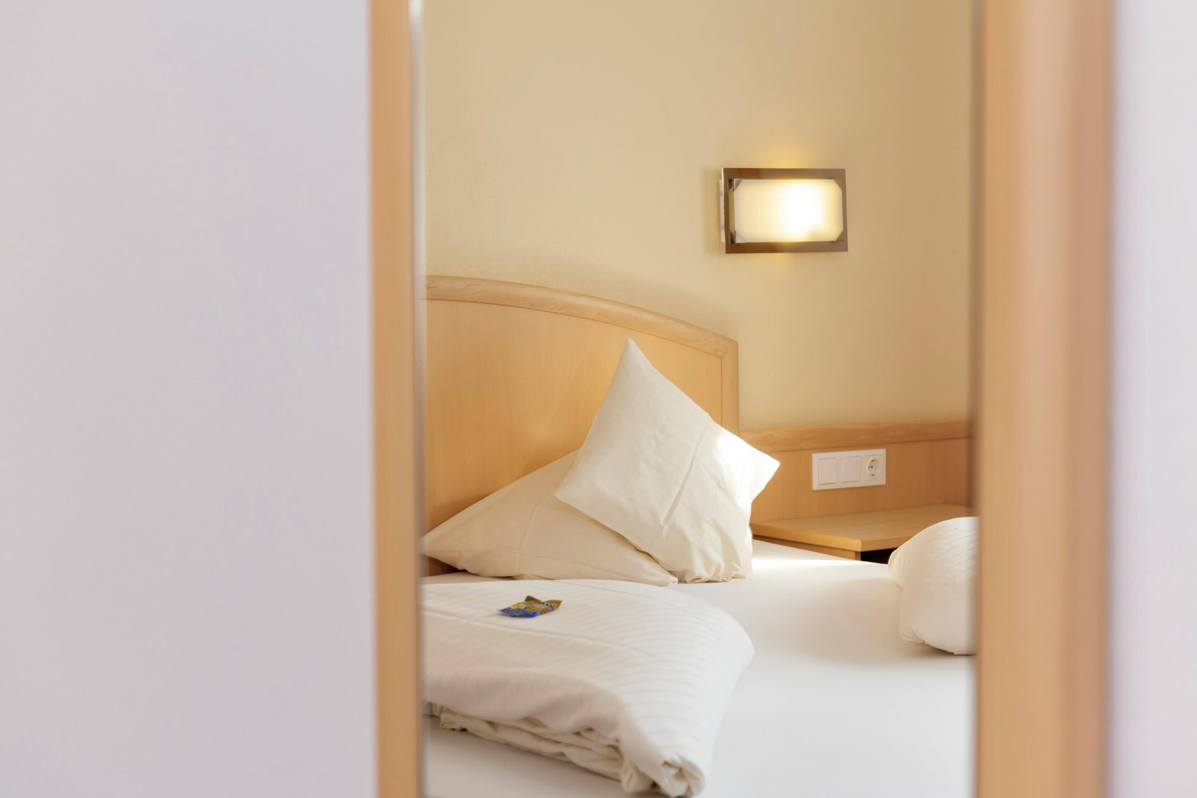 double room | minibar, in-room safe, individually decorated, individually furnished