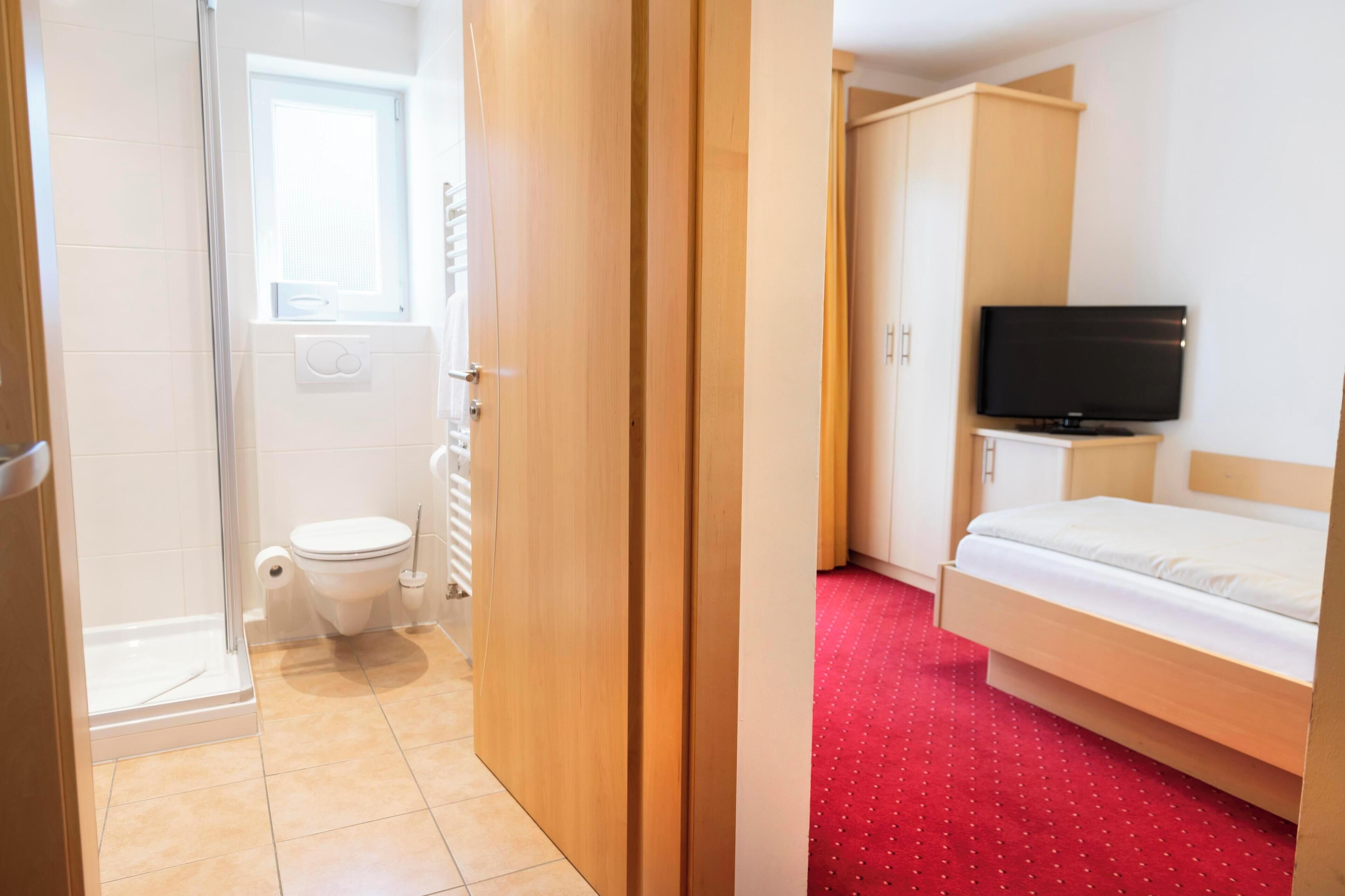 single room, balcony | minibar, in-room safe, individually decorated, individually furnished