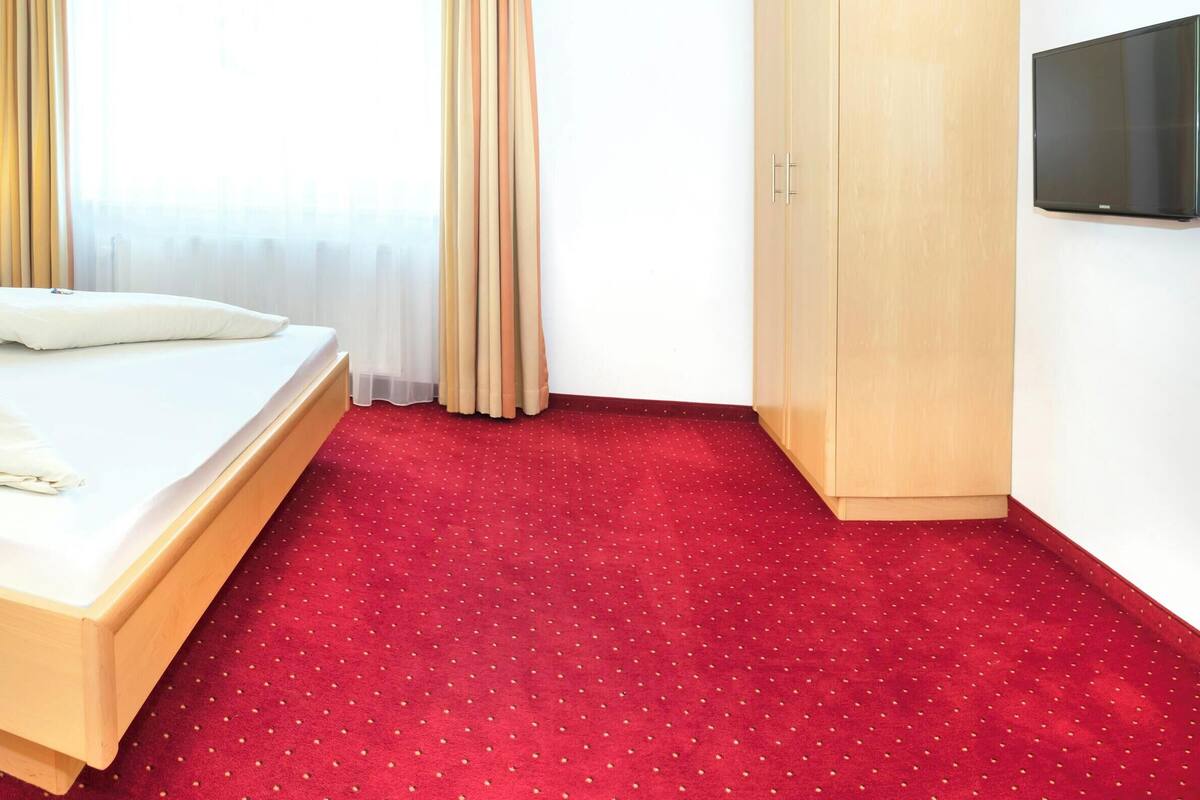 Junior Suite, Balcony | Minibar, in-room safe, desk, WiFi (free)
