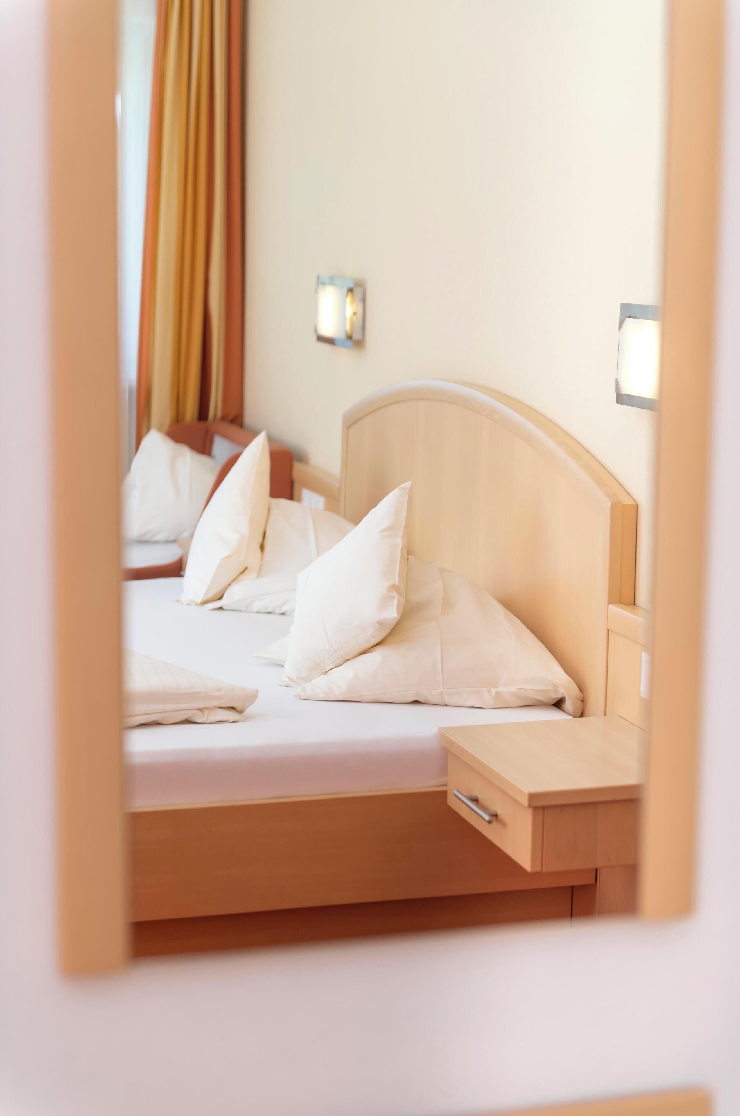 comfort double room, 1 bedroom | minibar, in-room safe, individually decorated, individually furnished