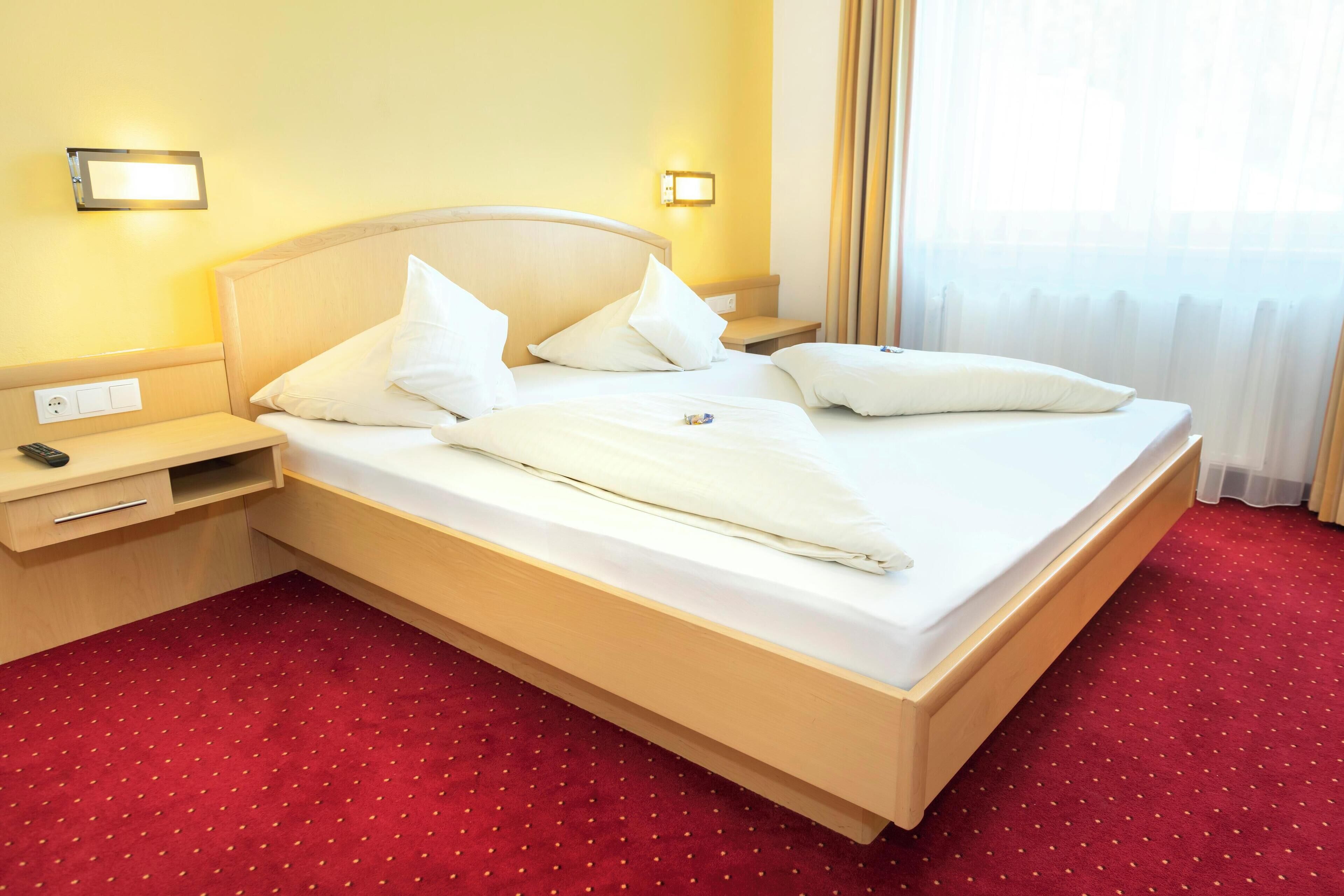 premium suite, balcony | minibar, in-room safe, individually decorated, individually furnished