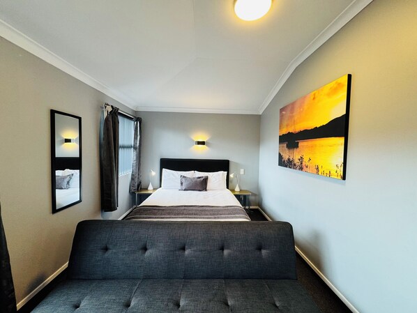 Familienapartment, 1 Schlafzimmer, Whirlpool | Hochwertige Bettwaren, individuell dekoriert, individuell eingerichtet