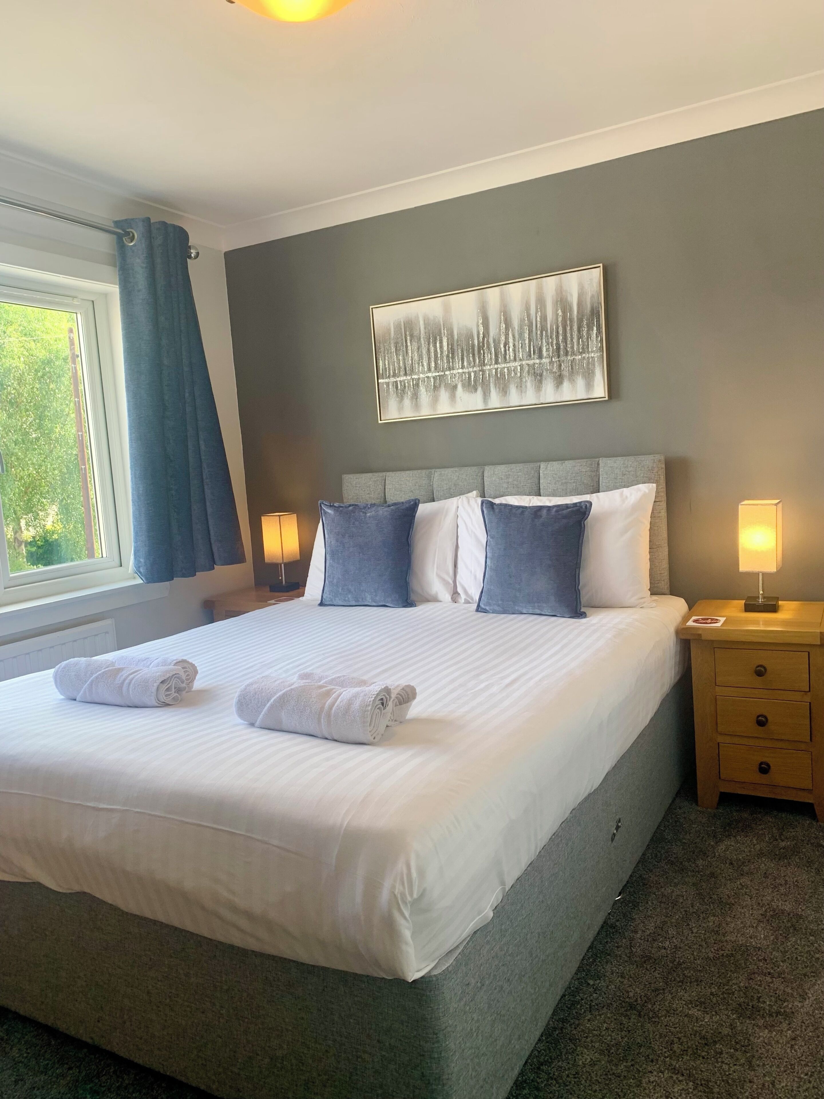 Habitación doble económica | Decoración personalizada, muebles diferentes y wifi gratis 