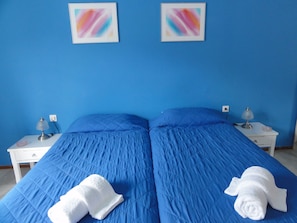 Luxe beddengoed, een minibar, verduisterende gordijnen, gratis wifi