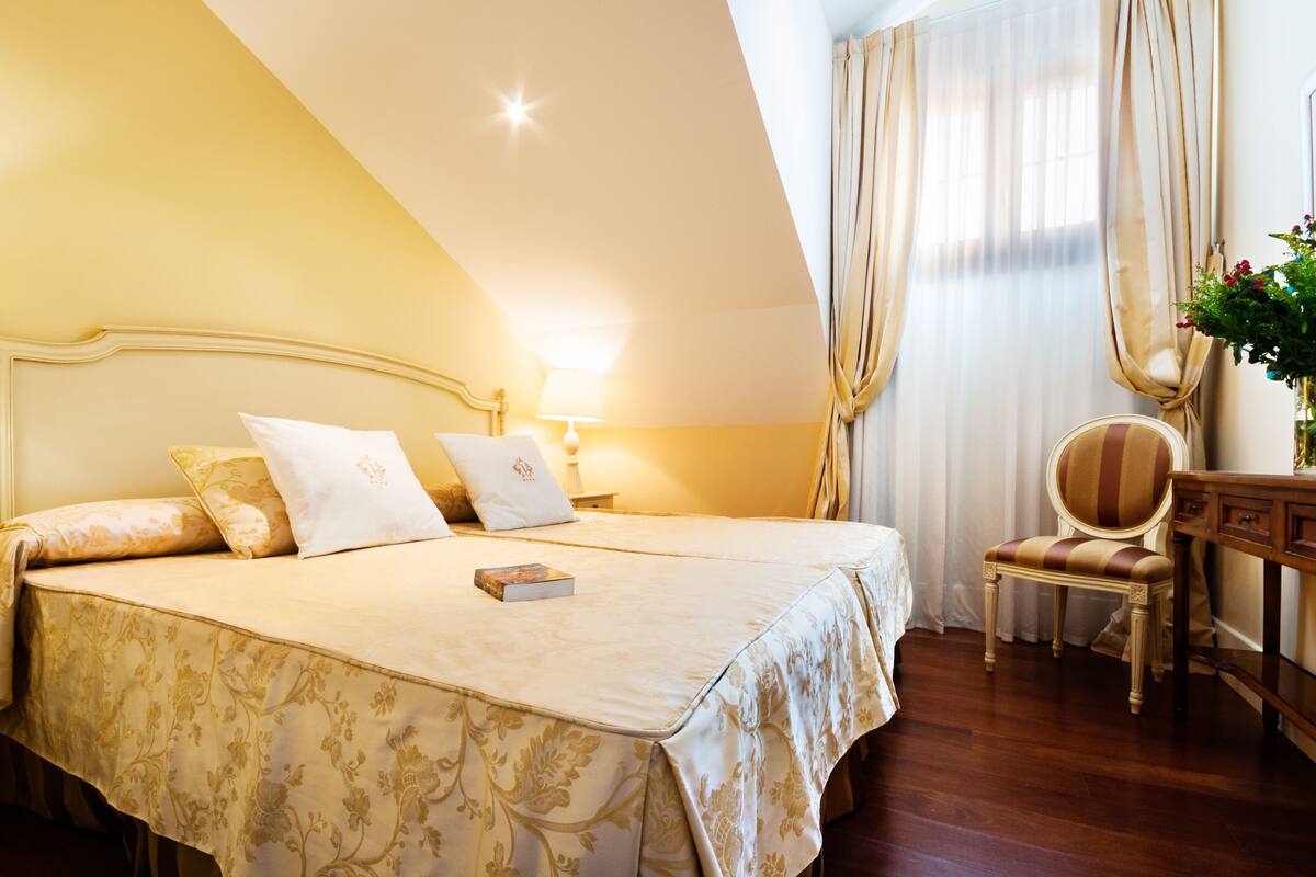 Minibar, in-room safe, desk, rollaway beds