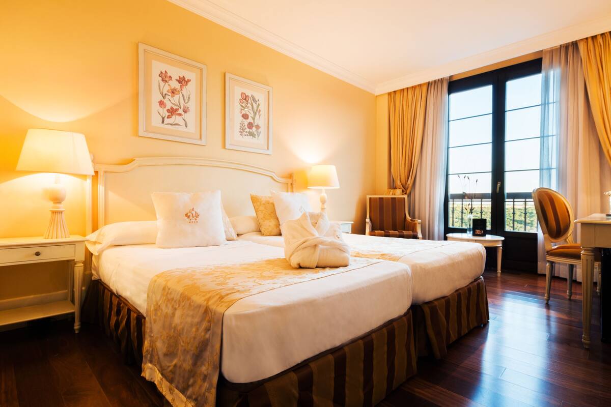 Double Room | Minibar, in-room safe, desk, rollaway beds