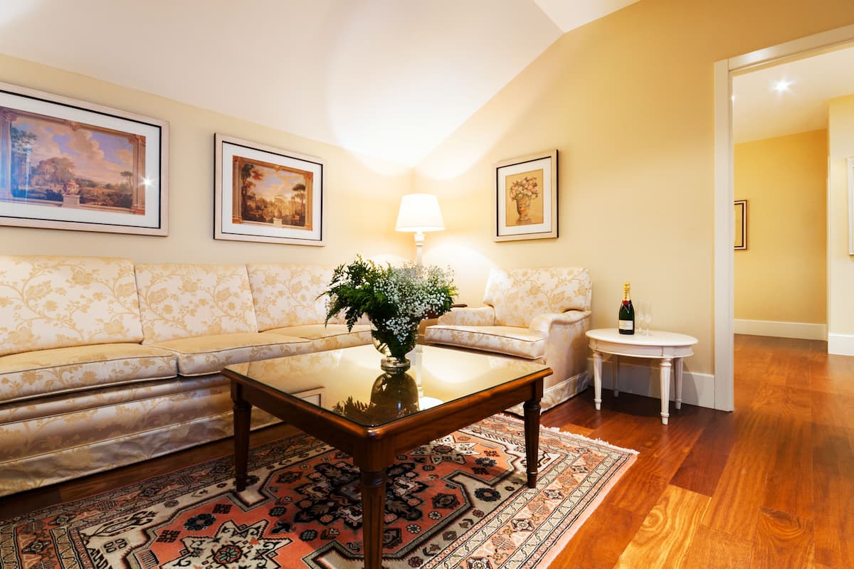 Suite | Minibar, in-room safe, desk, rollaway beds