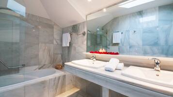 Suite | Bany | Articles de tocador gratuïts, assecador de cabells i tovalloles