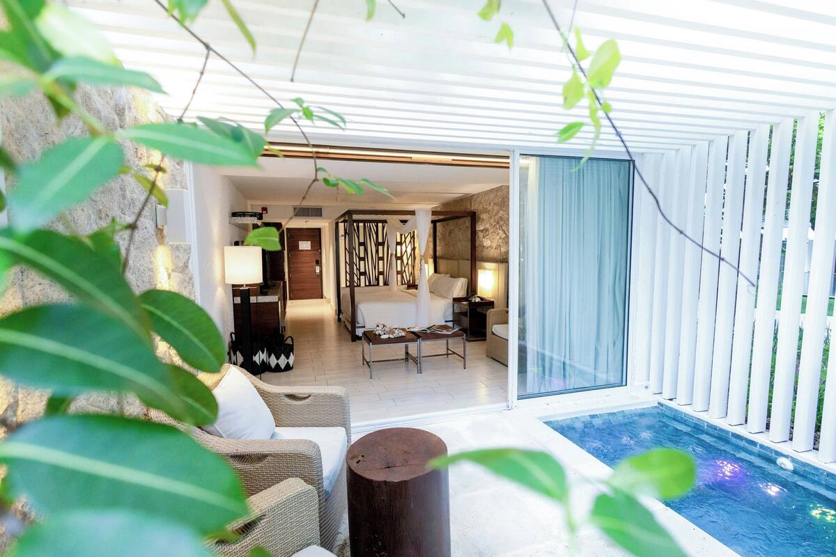 Suite, 1 Tempat Tidur King (Master) | Minibar, brankas, meja kerja, dan tirai kedap cahaya