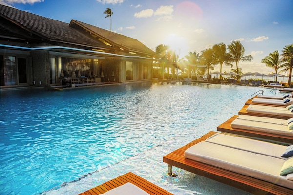 Outdoor pool, pool umbrellas, sun loungers