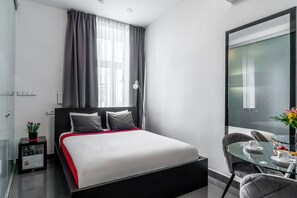Luxury Room, Jetted Tub | Minibar, laptop workspace, blackout drapes, free WiFi - Komorowski Luxury Guest Rooms (Kraków)