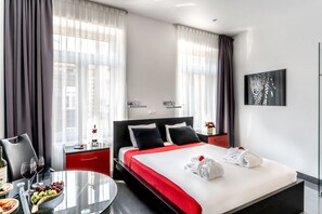 Luxury Room, Jetted Tub | Minibar, laptop workspace, blackout drapes, free WiFi - Komorowski Luxury Guest Rooms (Kraków)