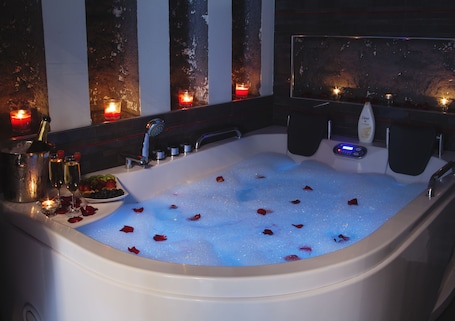 Lúxusherbergi - nuddbaðker | Nuddbaðkar