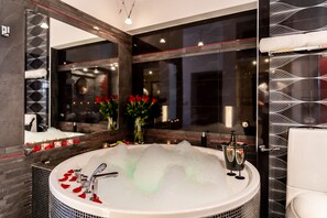 Luxury Room, Jetted Tub | Jetted tub - Komorowski Luxury Guest Rooms (Kraków)