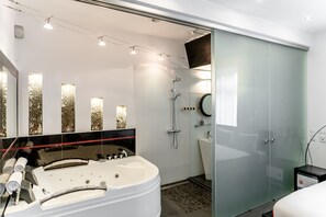 Luxury Room, Jetted Tub | Jetted bathtub