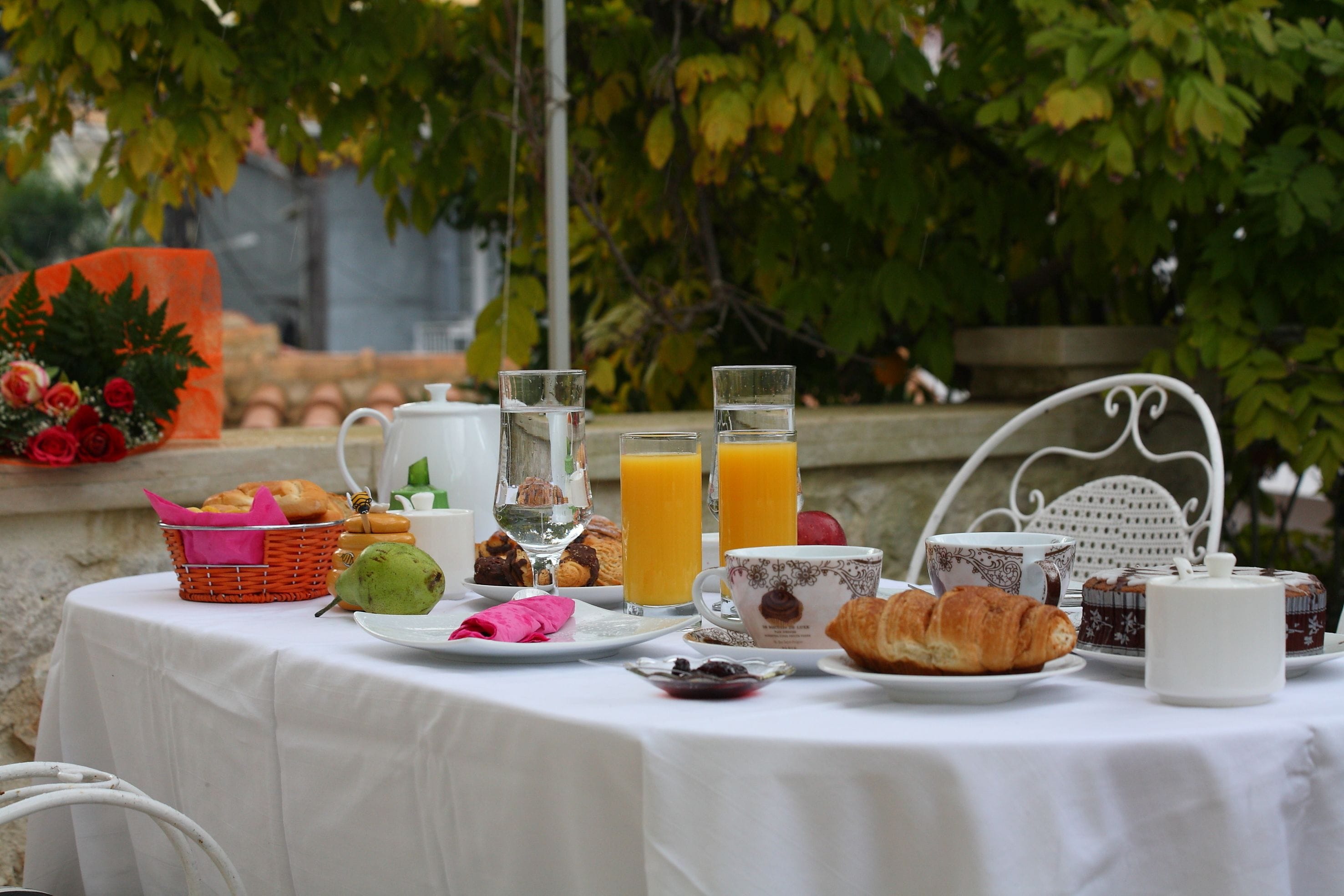 Suite, Garden View (Rose) | Outdoor dining