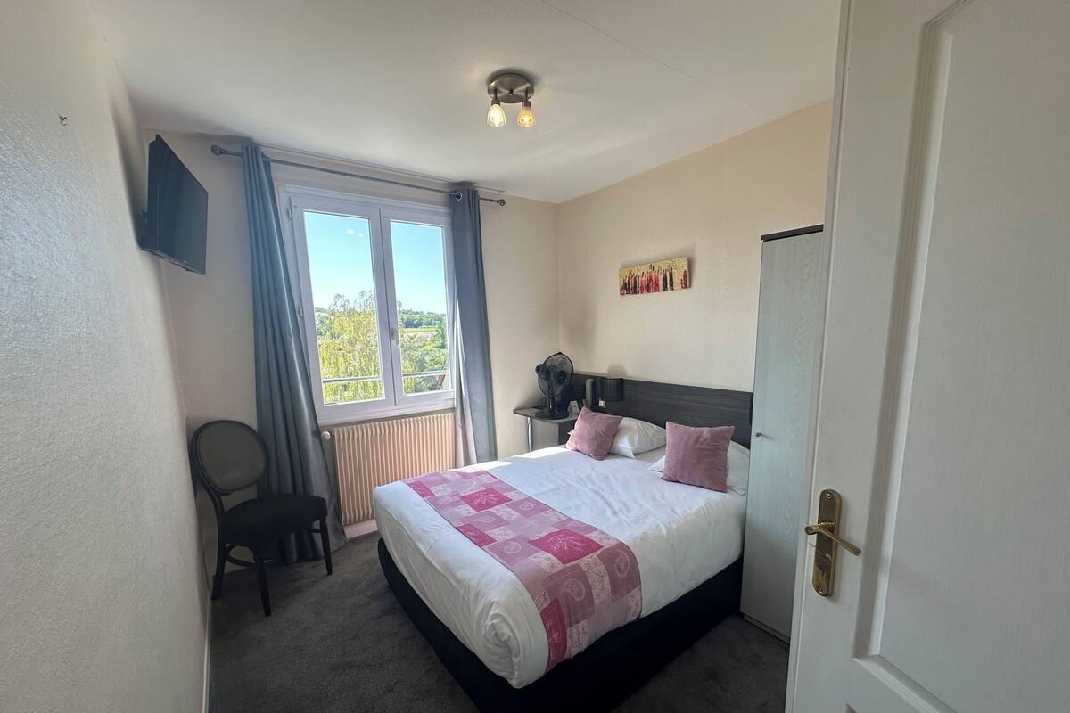 Standard Double Room | In-room safe, desk, WiFi (free)