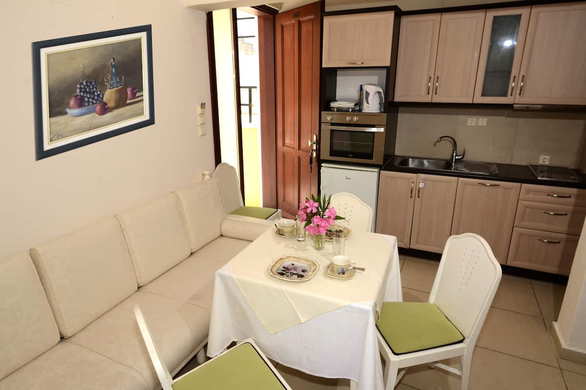 family apartment, 2 bedrooms, connecting rooms, sea facing | private kitchen