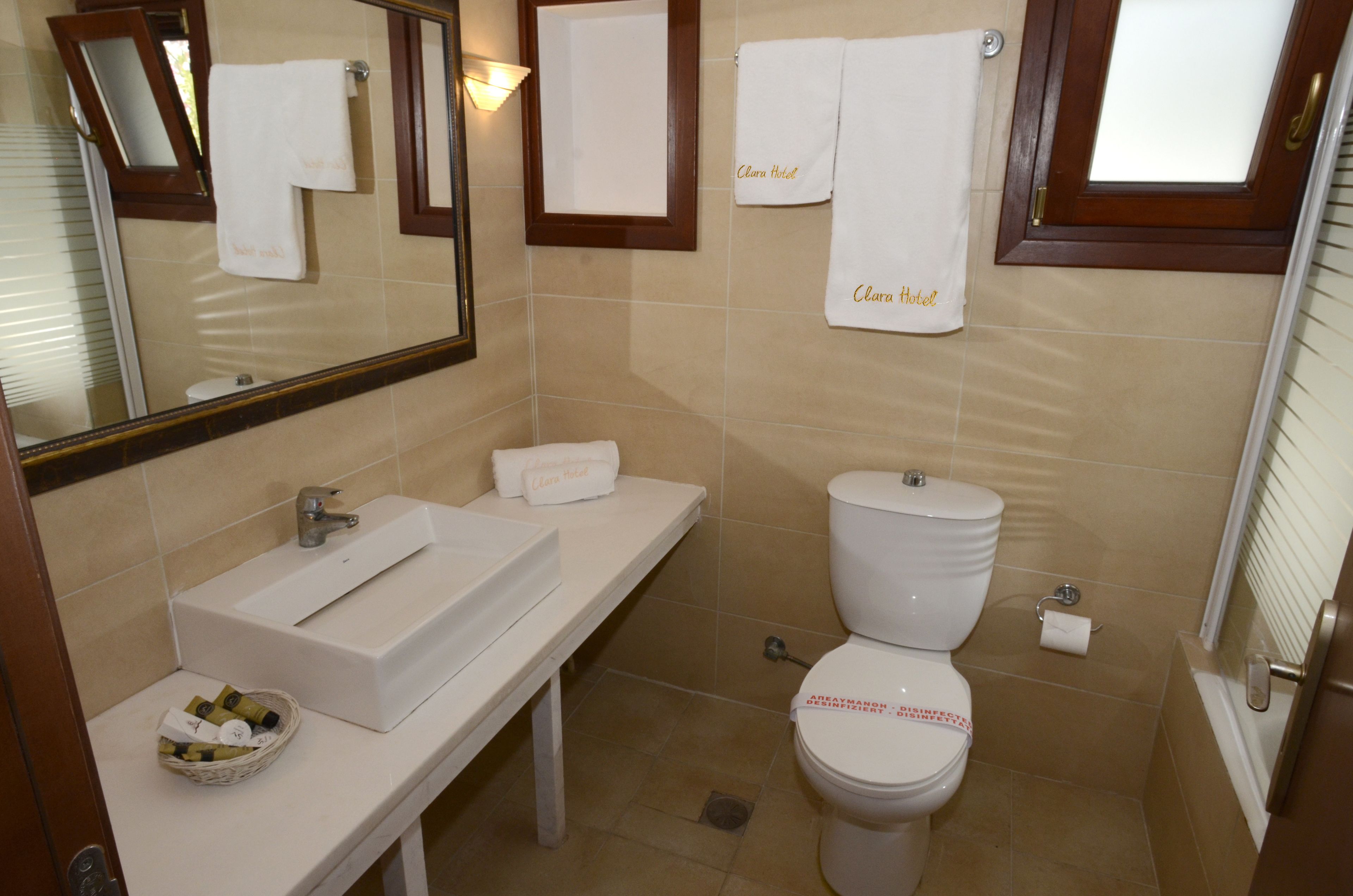 superior double room, 1 bedroom, non smoking, sea view | bathroom | hair dryer, towels, soap, shampoo