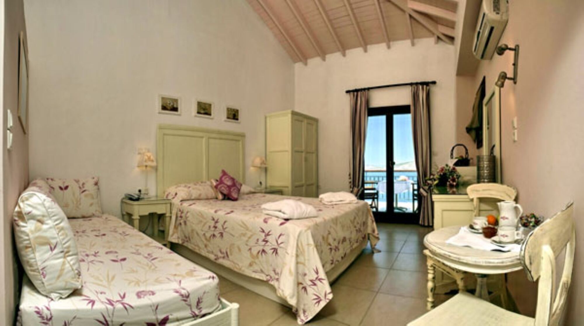 superior double room, 1 bedroom, non smoking, sea view | 1 bedroom, minibar, soundproofing, free wifi