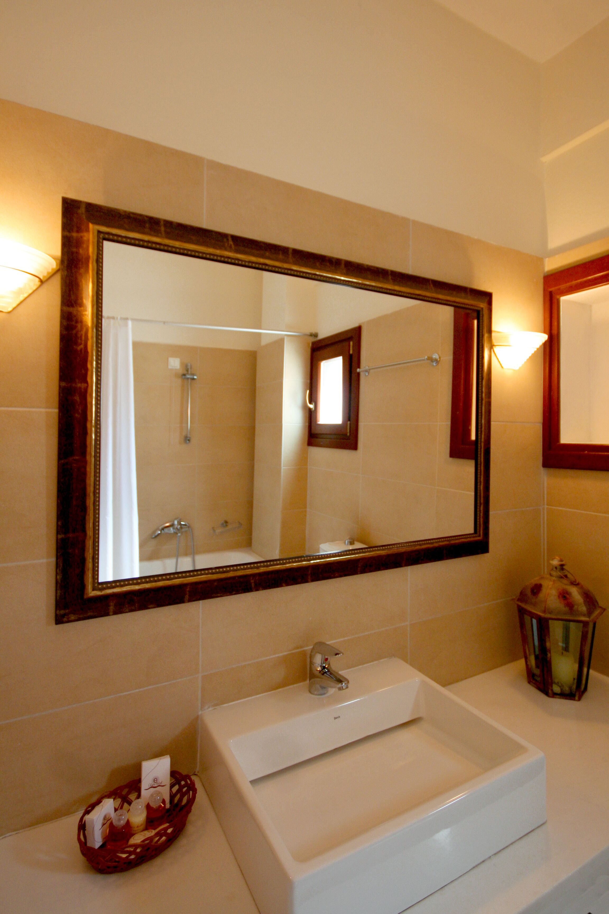 honeymoon suite | bathroom sink