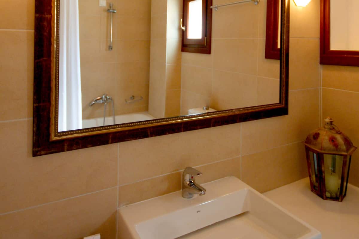 honeymoon suite | bathroom sink