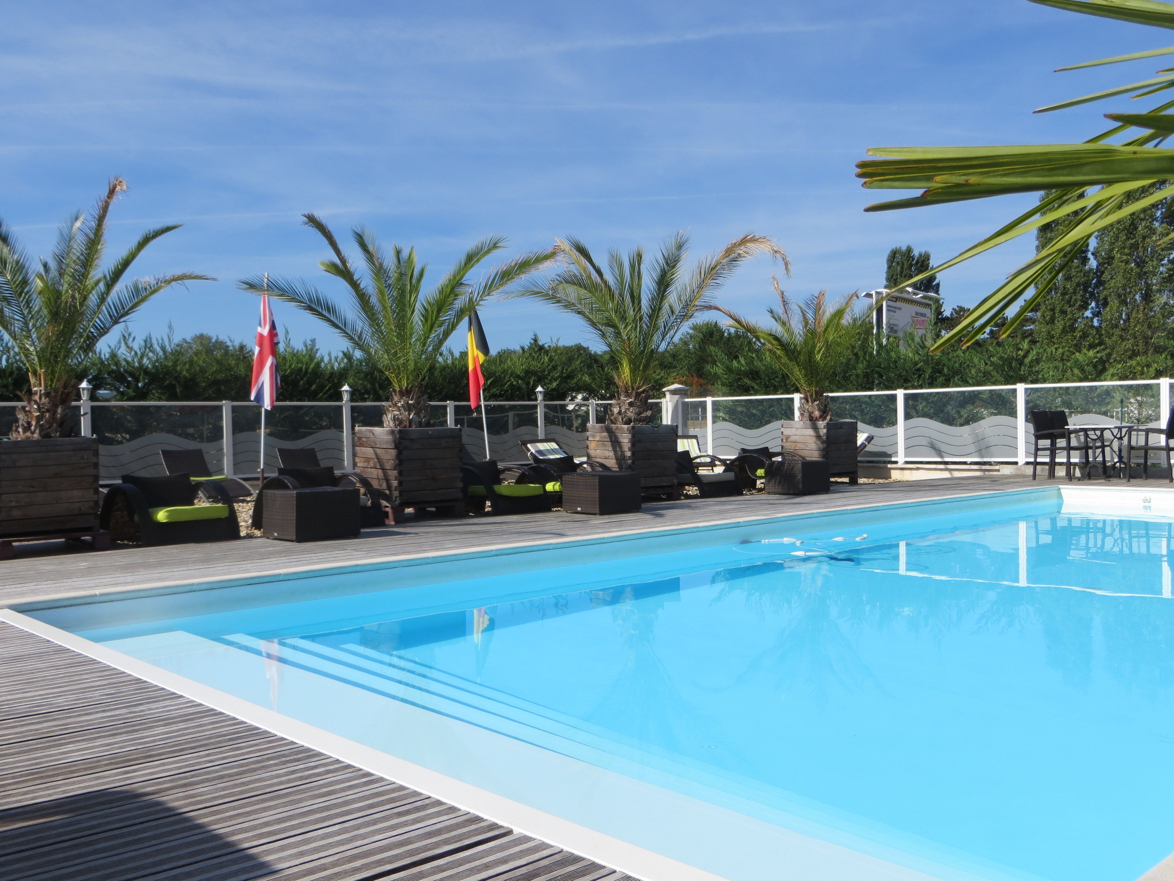 Een seizoensgebonden buitenzwembad