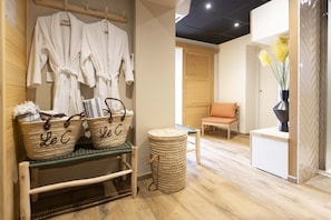 Sauna, massatges de teixits profunds i massatges