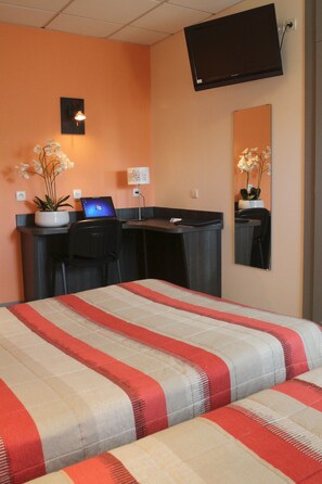 쿼드룸 | 각각 다른 스타일의 인테리어, 책상, 암막 커튼, 방음 설비