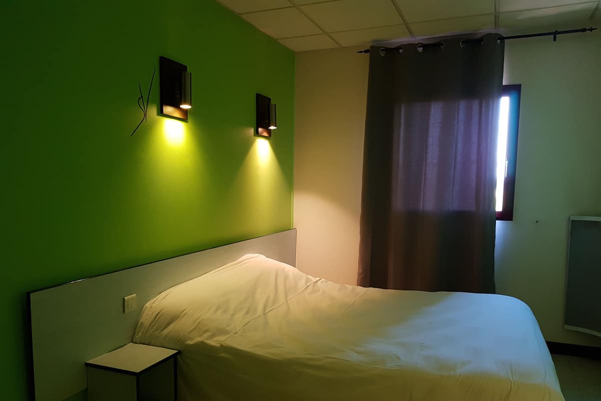 Double Room | Individually decorated, desk, blackout curtains, soundproofing