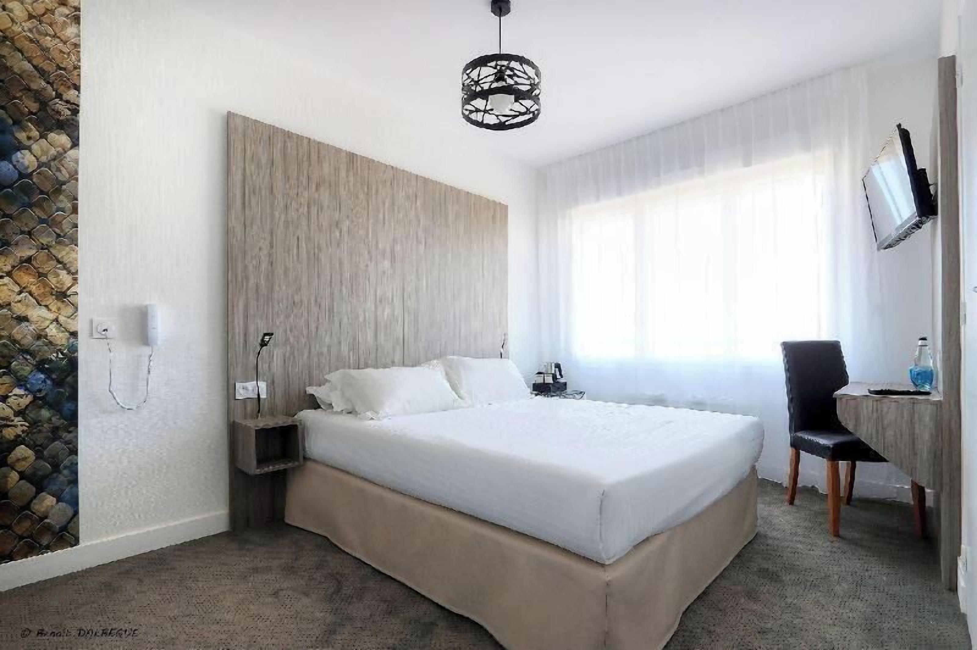 In-room safe, desk, free WiFi, bed sheets