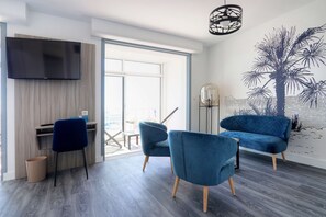 Deluxe kamer, 1 queensize bed, niet-roken, balkon | Een kluis op de kamer, een bureau, gratis wifi, beddengoed