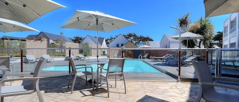 Outdoor pool, sun loungers