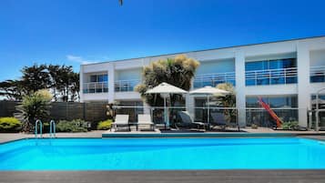 Außenpool, Liegestühle