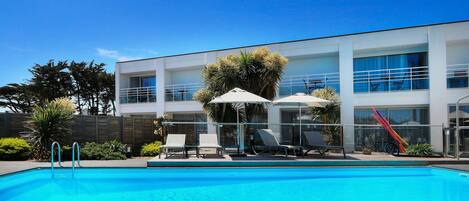 Outdoor pool, pool loungers