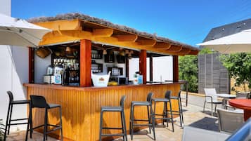 Bar ved bassenget