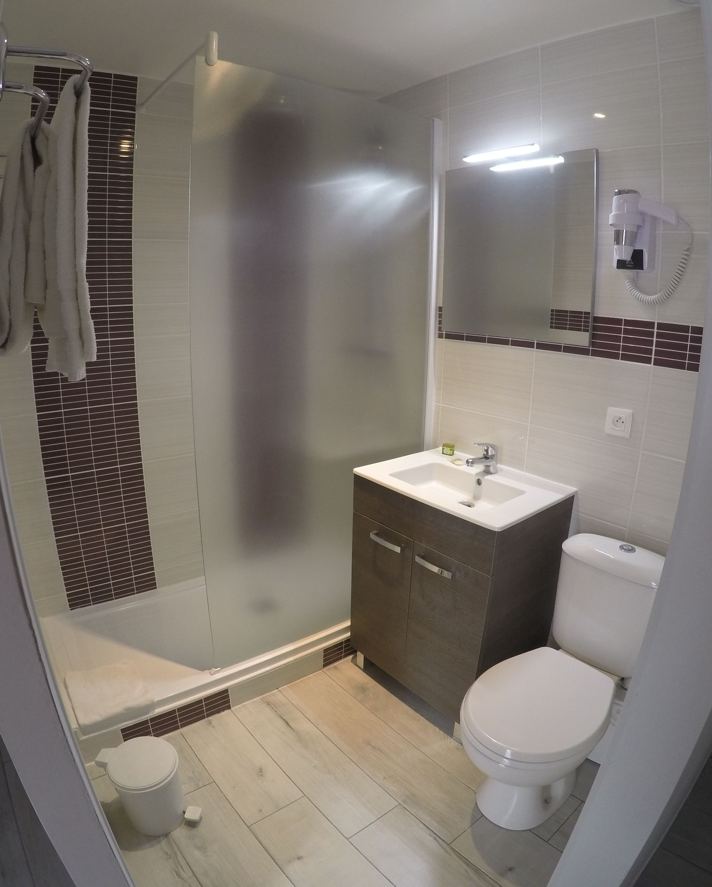 single room | bathroom | free toiletries, hair dryer, towels