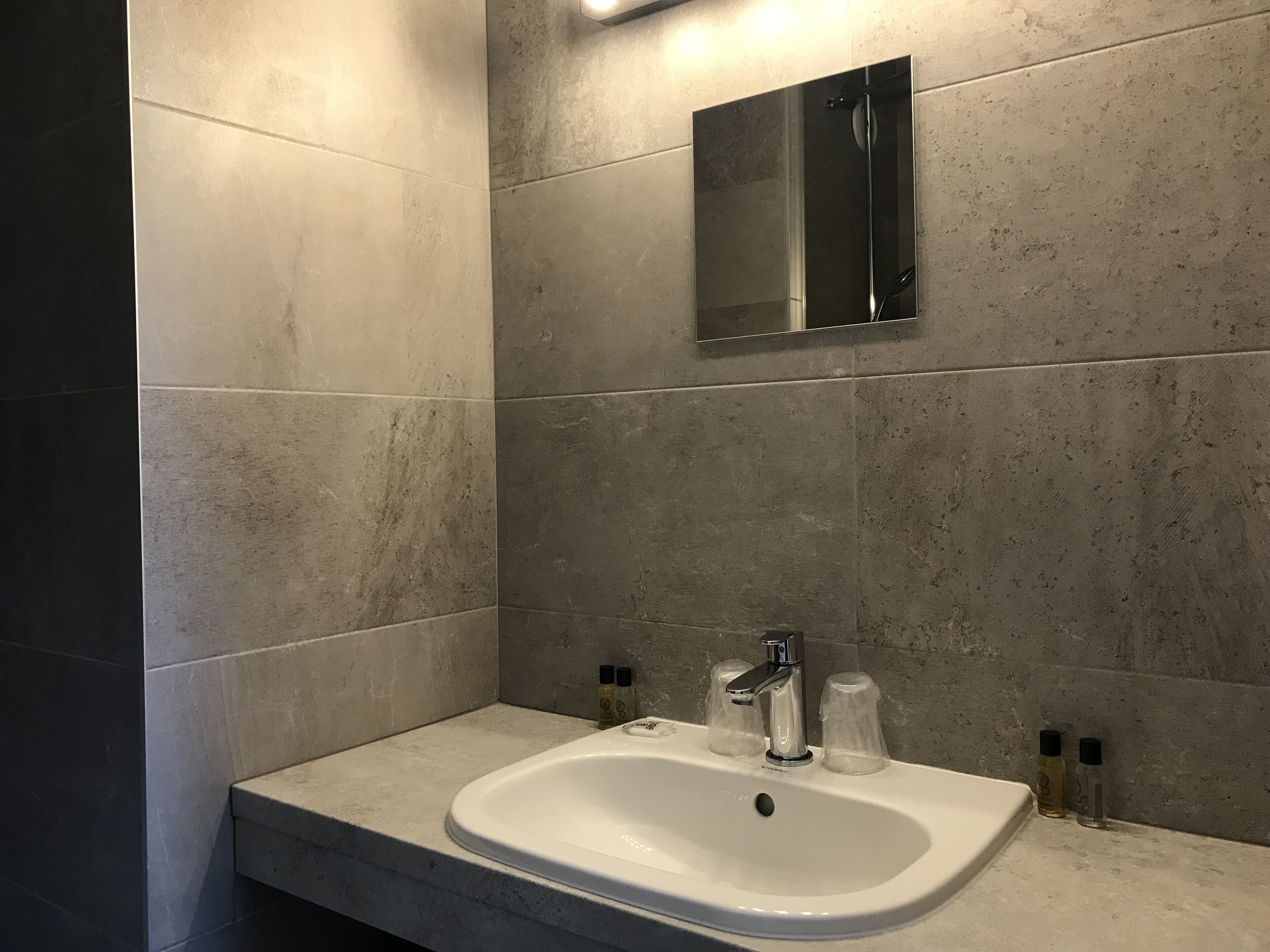 standard room | desk, soundproofing, free wifi, bed sheets